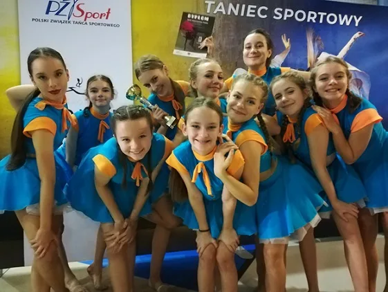 Akademia Tańca Sportowego "Jaskółki"