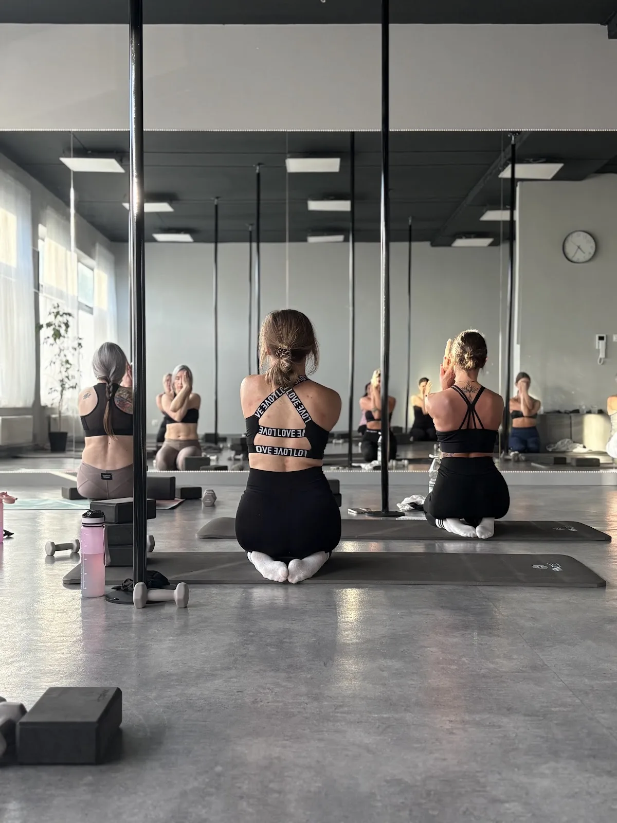 MOYO Studio Bydgoszcz | pole dance | aerial | pilates | zumba fitness | stretching