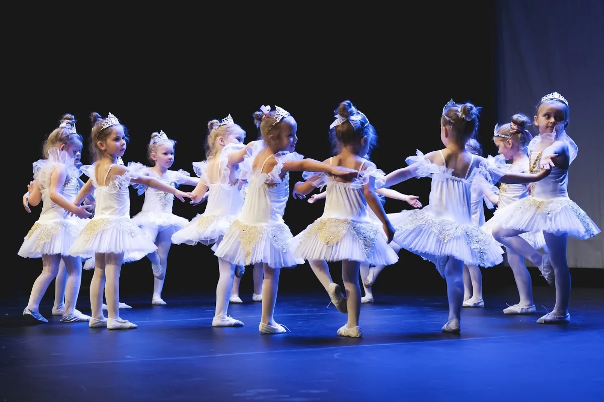Teatr Tańca 8 NEGRO. Szkoła tańca.